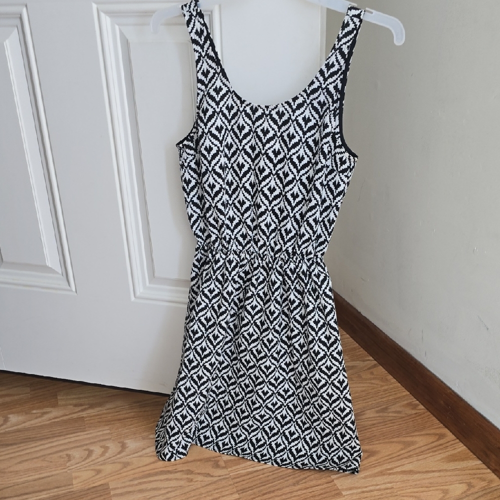 H&M Black and White Patterned Dress